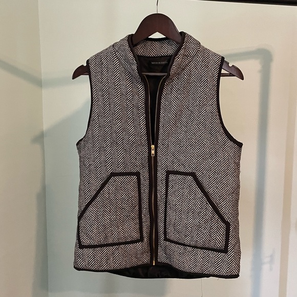 2/15 Ladies Basic Fall Black and White Vest - Picture 1 of 3